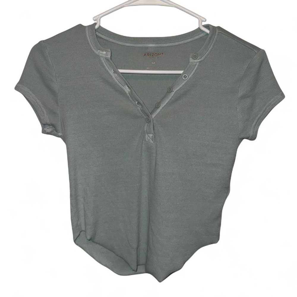 Women's Ribbed Button-Up Top - Picture 3 of 3